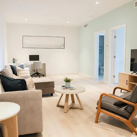 Governors Village - 1,2,3 & 4 Bedroom Apartments On Seven Mile Beach Corridor